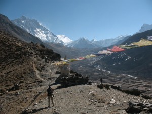 På kammen ovanför Dingboche. Island Peak i bakgrunden På kammen ovanför Dingboche. Island Peak i bakgrunden