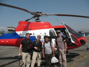 Inget aprilskämt :)  Vi tog helikopter till Lukla!