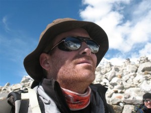 Vyerna som Johan njuter av pa vag ut mot Gorak Shep gar inte av for hackor, som ni kan se... Vyerna som Johan njuter av pa vag ut mot Gorak Shep gar inte av for hackor, som ni kan se...