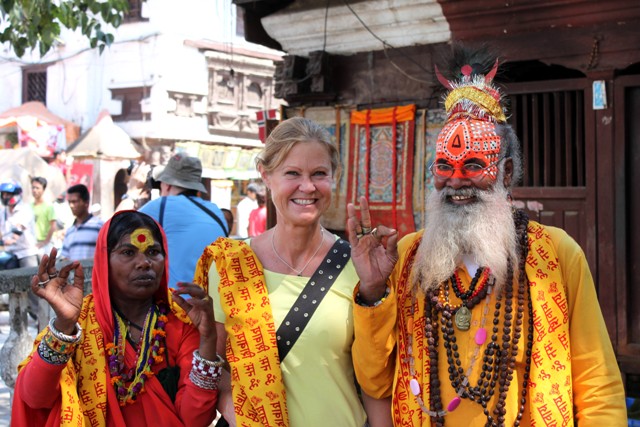 Kia tillsammans med en "Hinduisk Holy Man/Woman" Kia tillsammans med en "Hinduisk Holy Man/Woman"