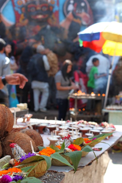 Överallt offrar och ber Hinduerna till sina gudar under den pågående festivalen Dashain. Överallt offrar och ber Hinduerna till sina gudar under den pågående festivalen Dashai.