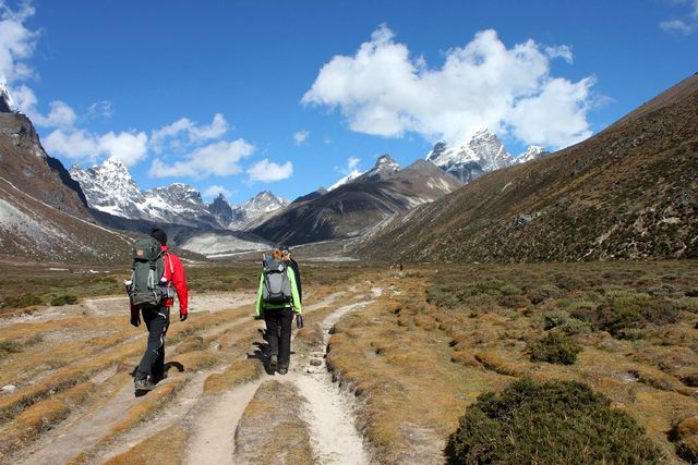 Så lämnar vi Pheriche och går mot Lobuche Så lämnar vi Pheriche och går mot Lobuche