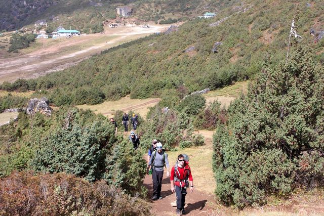 3500 möh men fortfarande träd! Trädgränsen i Nepal ligger på ca 4000 möh 3500 möh men fortfarande träd! Trädgränsen i Nepal ligger på ca 4000 möh