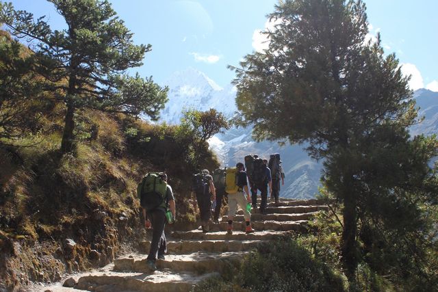 På väg mot Tengboche På väg mot Tengboche
