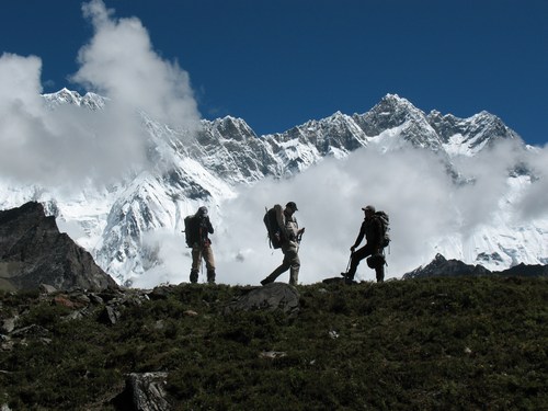På väg mot Island Peak BC. 8000-metersberget Lhotse i bakgrunden. På väg mot Island Peak BC. 8000-metersberget Lhotse i bakgrunden.