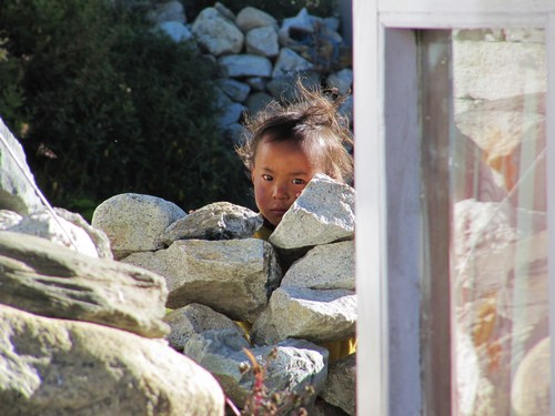 Blyg pojke i Dingboche. Blyg pojke i Dingboche.